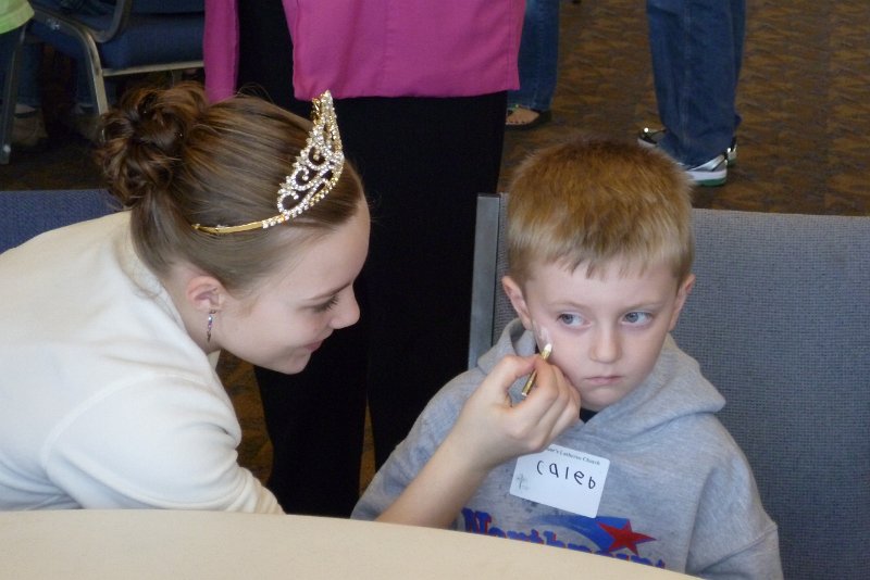 P1000035.JPG - Royalty were doing the face painting