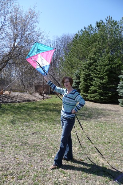 P1000188.JPG - And kite flying.  Nice pose, Lori  ;-)