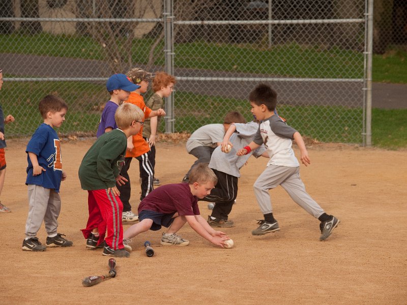 P4191878.jpg - Drill shagging ground balls with bare hands