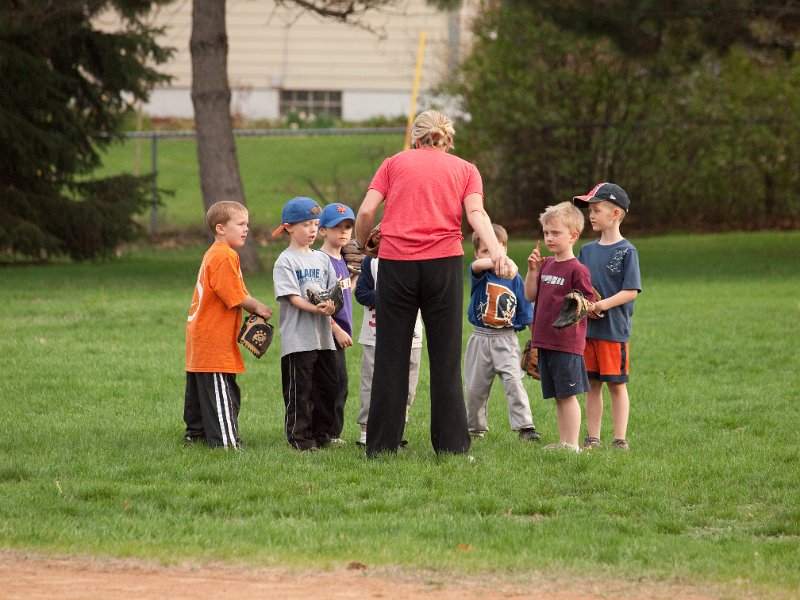 P4191891.jpg - Half the team to practice grounders and pop-ups