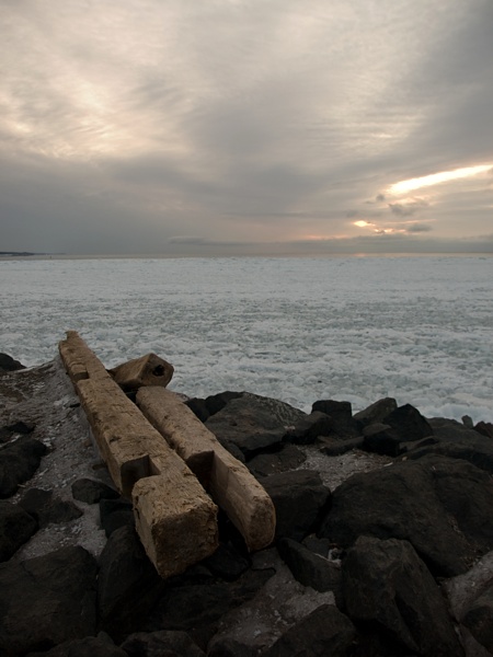 P3270703.jpg - Cold sunrise on the Duluth boarwalk