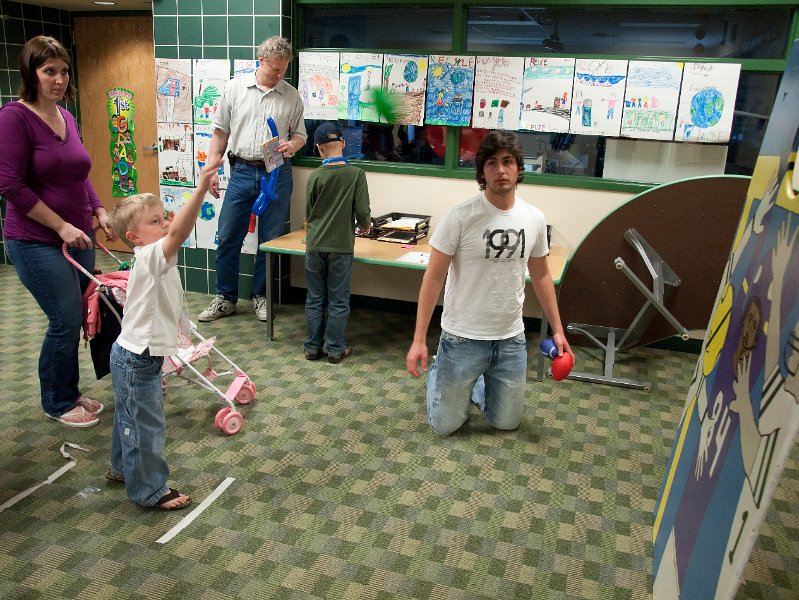 P4232061.jpg - Football toss